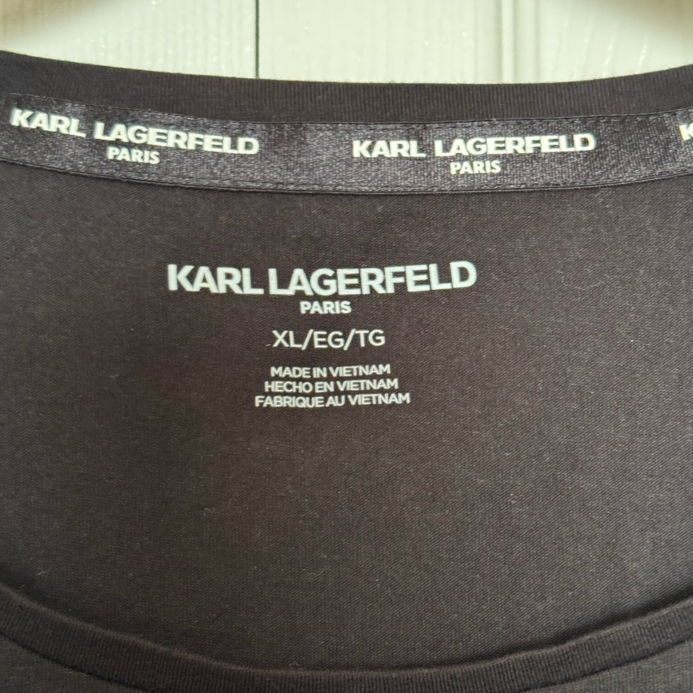 Karl Lagerfeld Black Crew Neck Tee with Fabulous graphic, NEW, Luxury - Picture 3 of 7